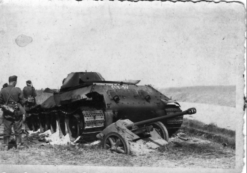 Военная техника 1941 года. Подбитые танки в 1941 году. Подбитая Советская техника в 1941. Подбитые танки т-34 лето 1941.